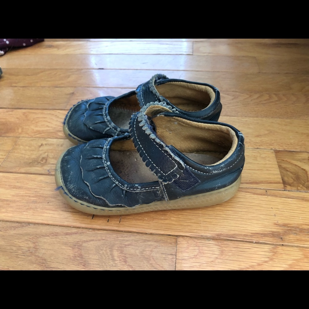 Livie and Luca size 10 play shoes.